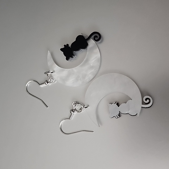 Black Cat Acrylic White Moon Accented with Black decorative Jump Rings - Picture 6 of 6